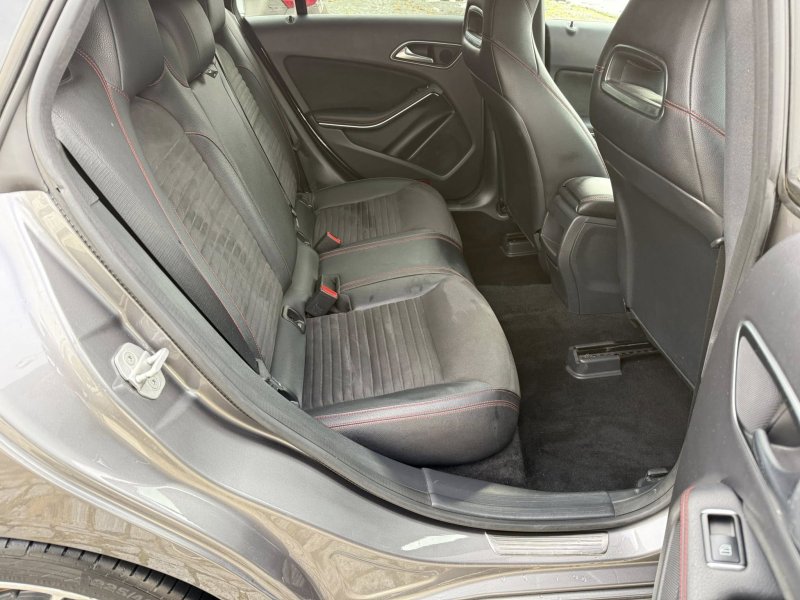 Mercedes CLA 200 D Shooting Brake AMG Line - Foto 12
