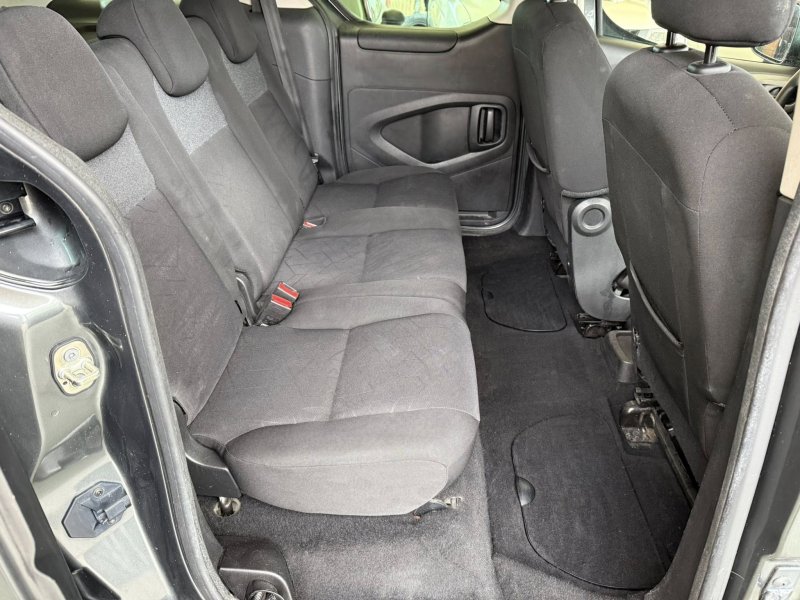 Peugeot 1.6 Blue-HDi Active 5 Lugares - Foto 14